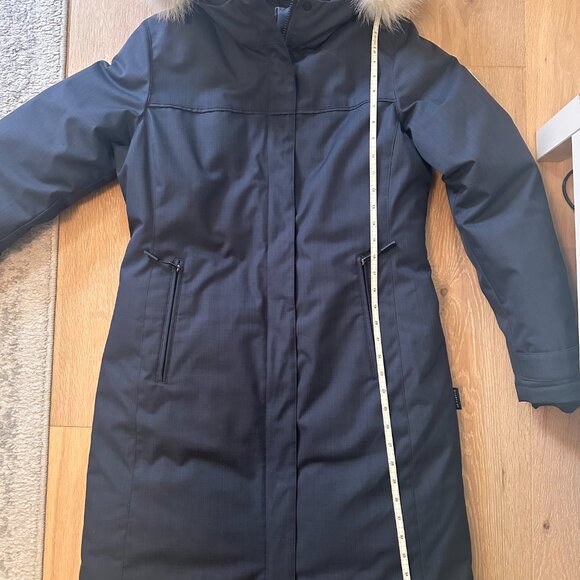 Blue Quartz Co Jacket with High Collar and Modern Design - Picture 15 of 16